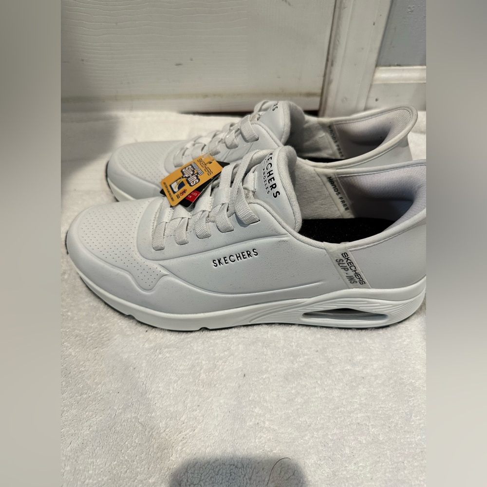 Sketchers sneakers